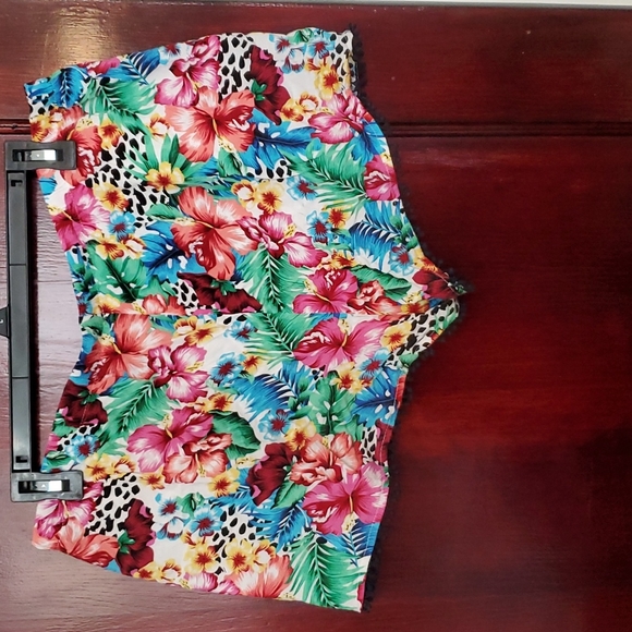 Cute floral shorts - Picture 4 of 5